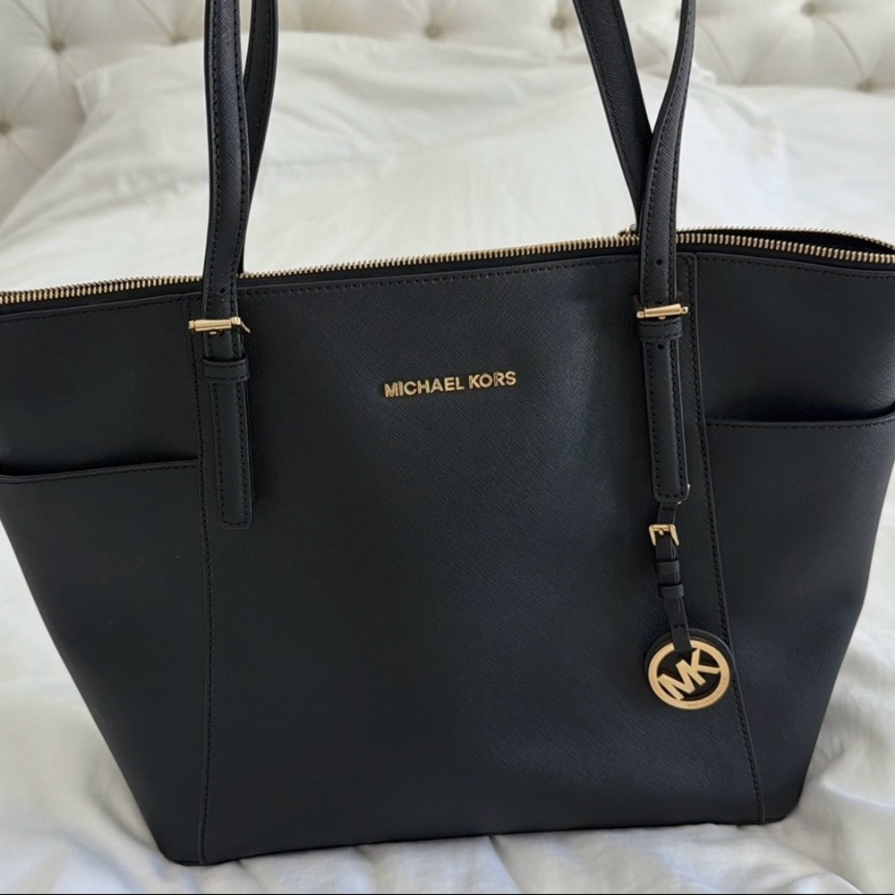 Michael Kors Jet Set Large Saffiano Leather Top-Zip Tote (30F4GTTT9L)